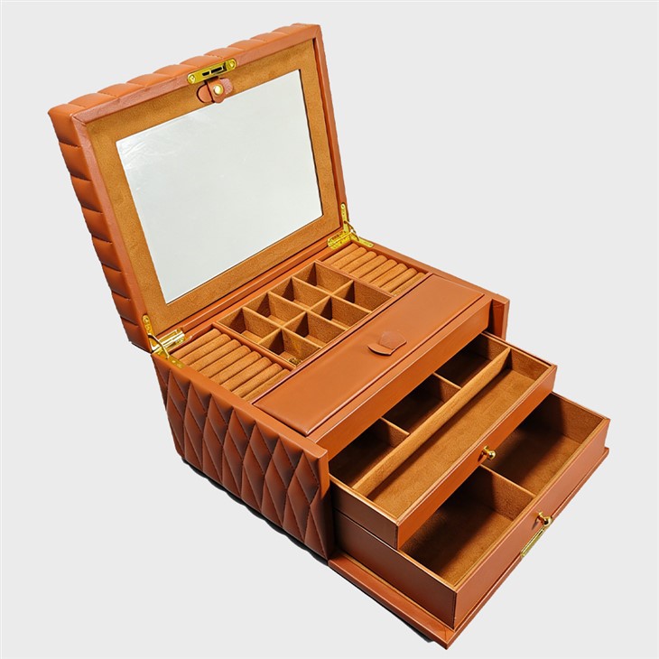 Eriti suur puidust ehtekarp