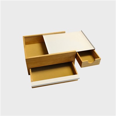 Kaunis puidust ehtekarp